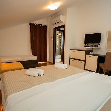 Kustići Bed & Breakfast Marta & Tona מראה חיצוני תמונה