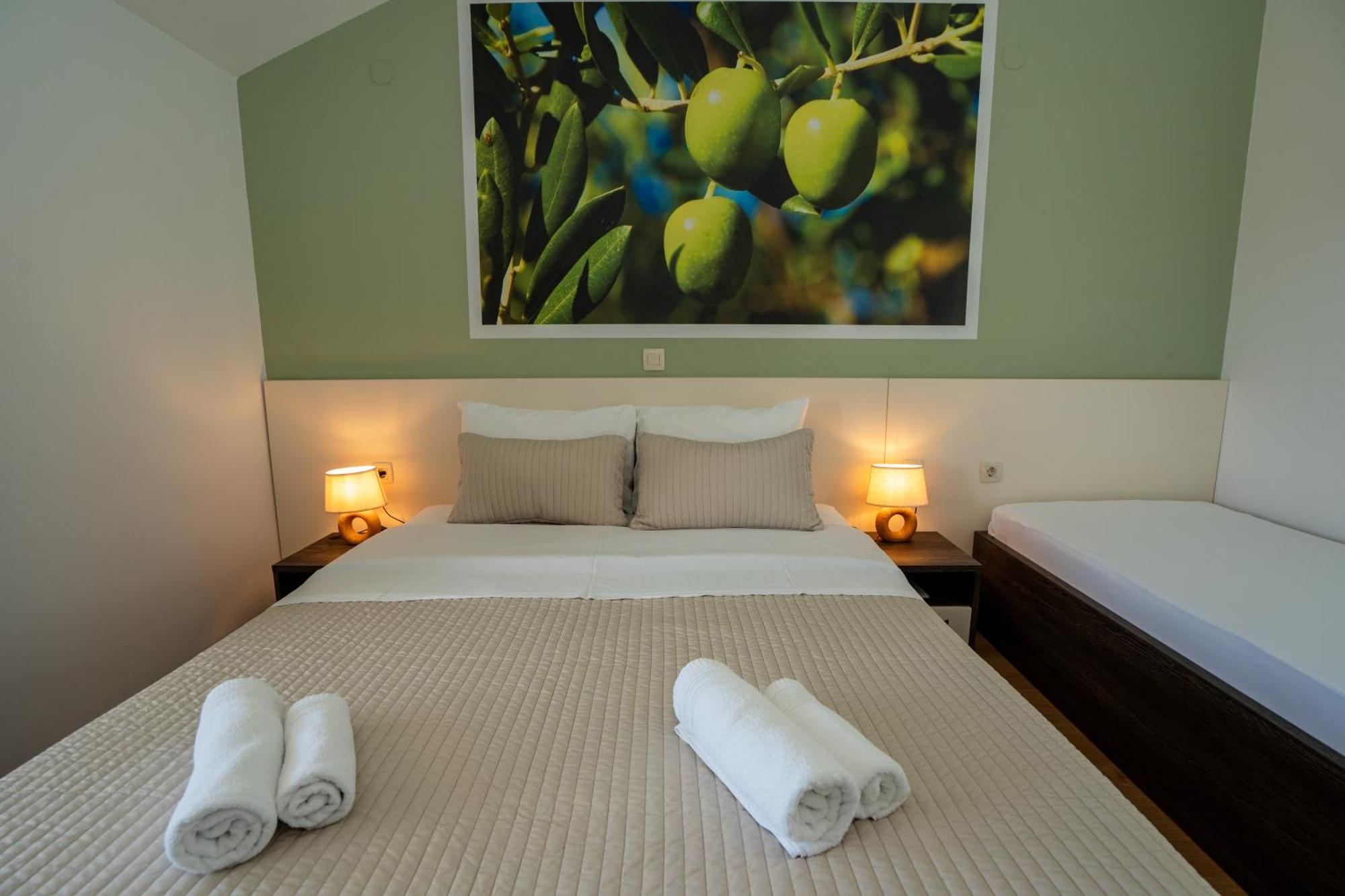 Kustići Bed & Breakfast Marta & Tona מראה חיצוני תמונה