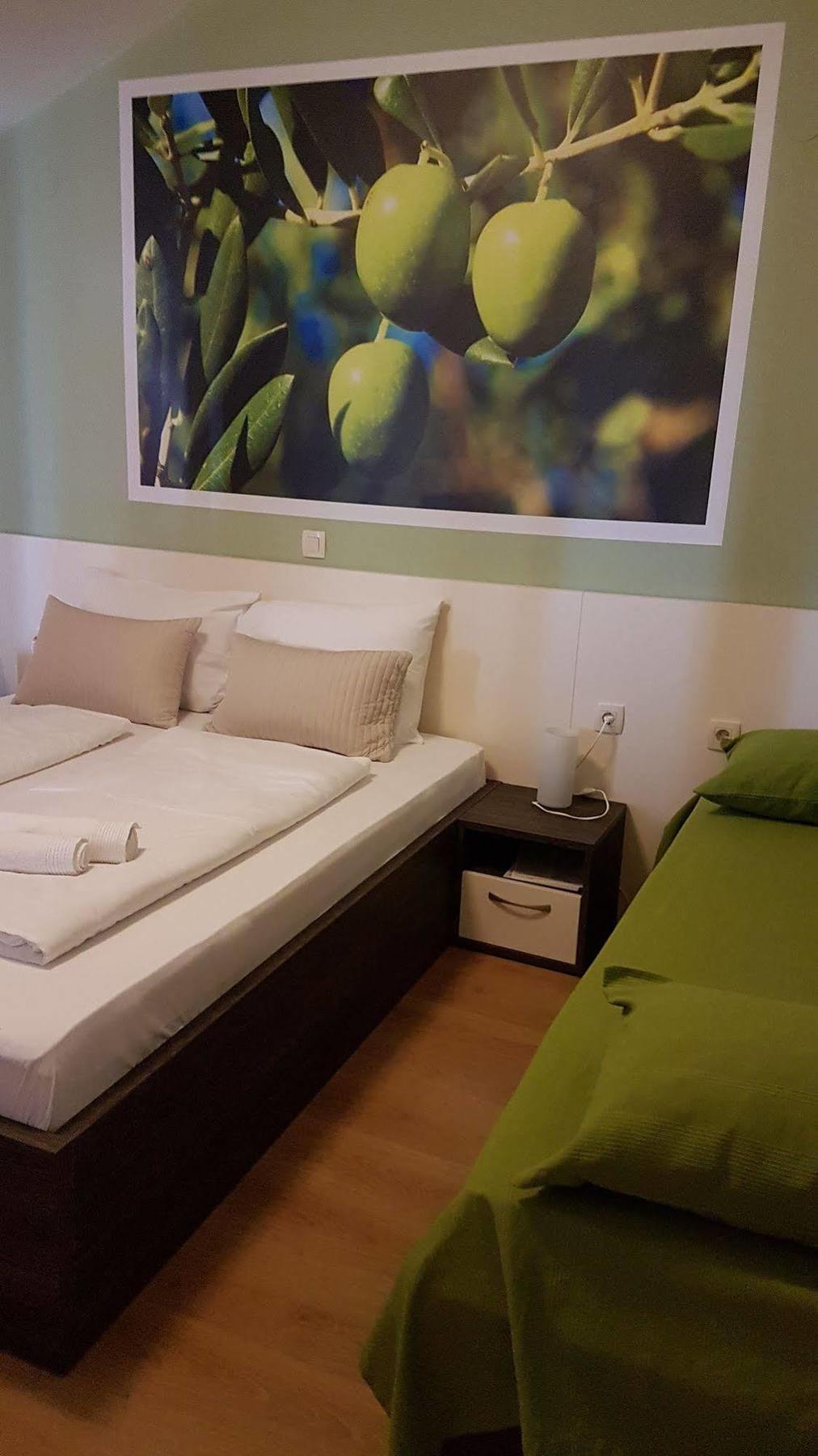 Kustići Bed & Breakfast Marta & Tona מראה חיצוני תמונה