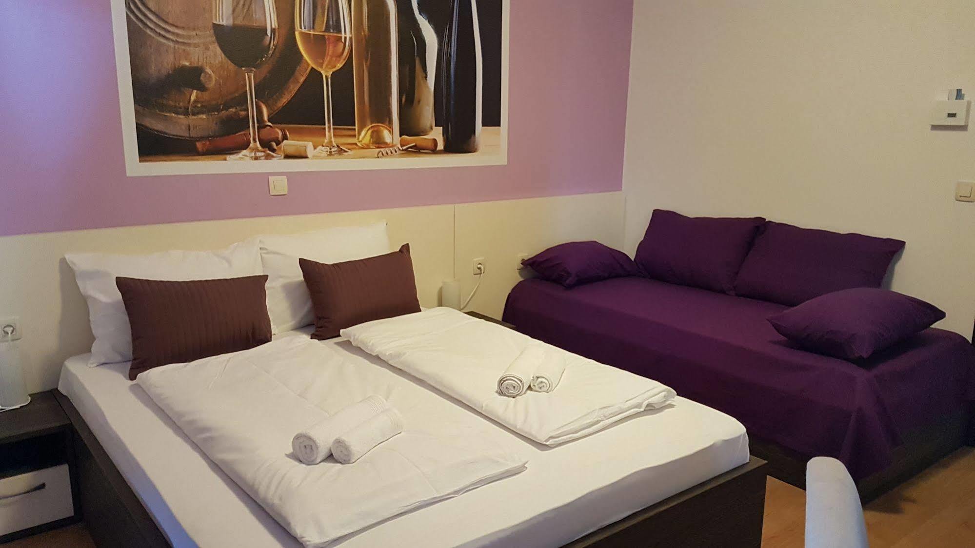 Kustići Bed & Breakfast Marta & Tona מראה חיצוני תמונה